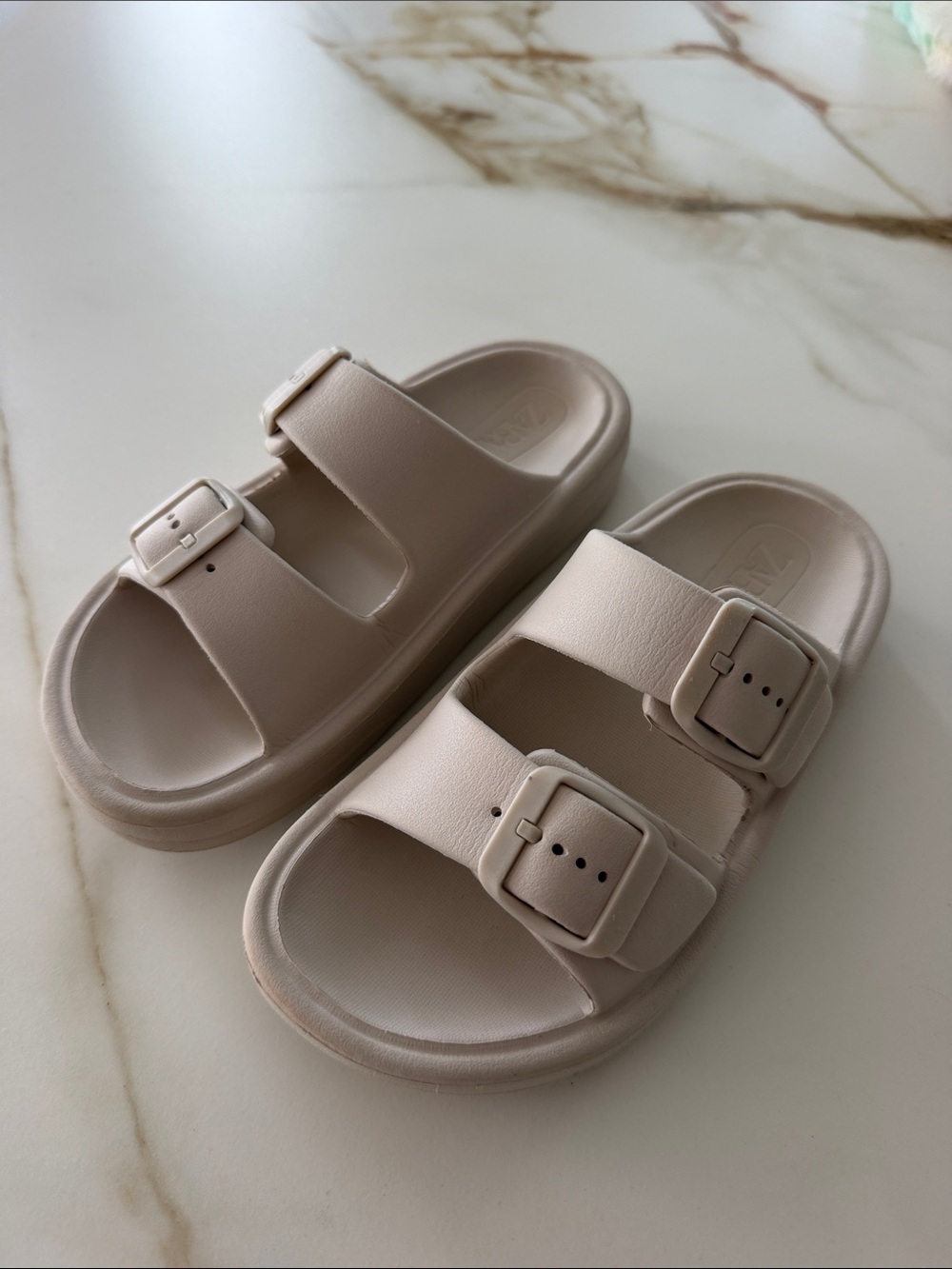 Zara Kids Dual-Buckle Slide Sandals in Light Beige 30 (12k)